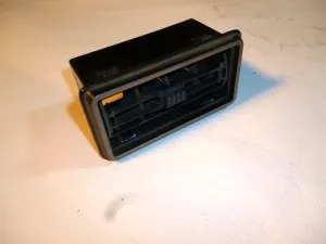 Сопло отопителя ВАЗ 2104-05, 07 (боков.) 2105-8108060