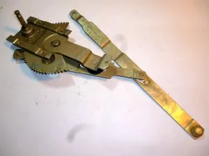 Стеклоподъемник Волга 3110 задний 3110-6204000
