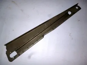 Направляющая ролика пассажирской двери 3205-6106102