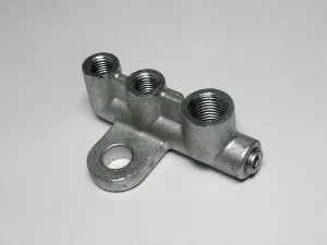 Тройник крепления топливных трубок 740.70-1104350