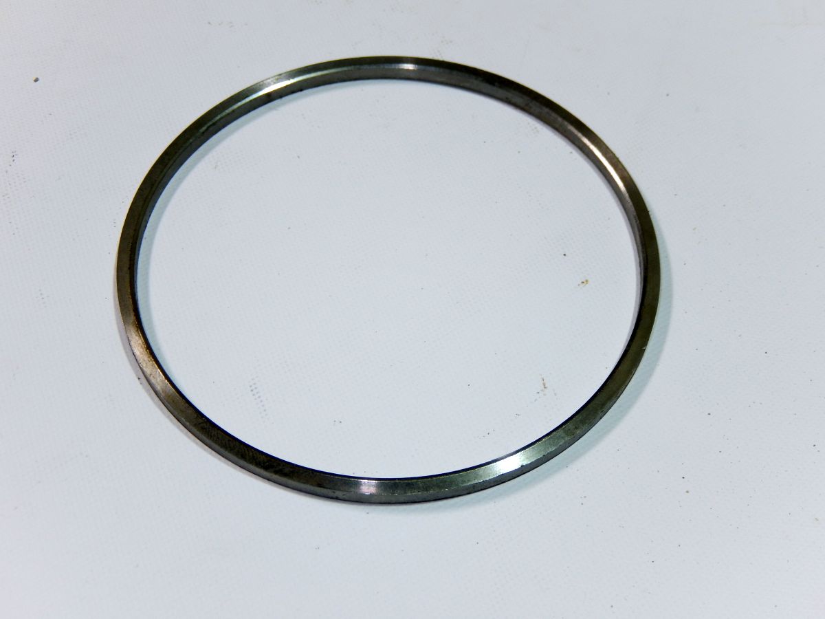 Кольцо распорное шарнира V-образной  реактивной штанги 112х120мм МАЗ 101-2919034