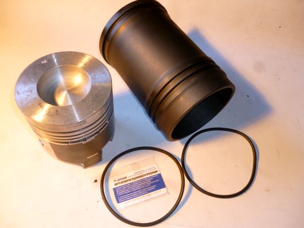 Гильза с поршнем СМД60-01с15 Т-150 (поршнекомплект)
