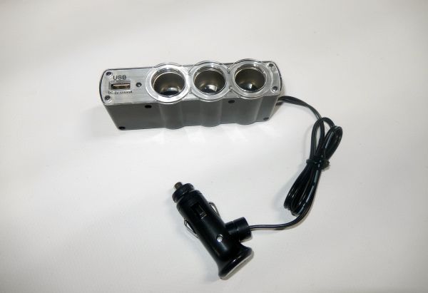 Разветвитель прикуривателя 3 гнезда+1 порт USB VETTLER