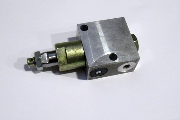 Клапан ограничения подъема кузова пневматический КАМАЗ 13101-8603010